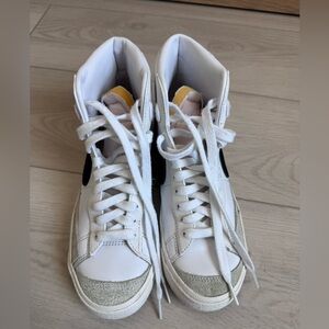 Nike Blazer Women Size US6.
